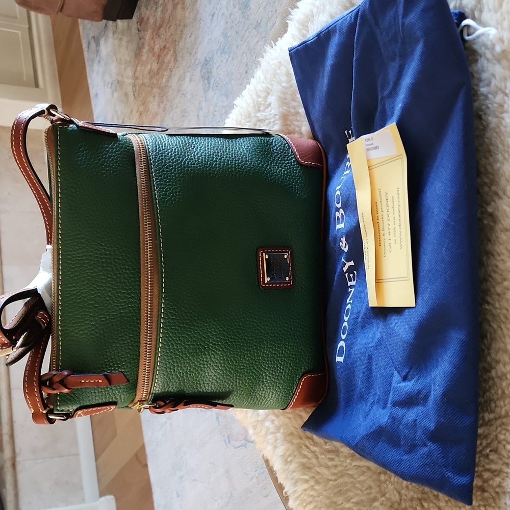 Gorgeous NWT Dooney & Bourke Hunter Green Double Zip Crossbody Bag 💚🤎